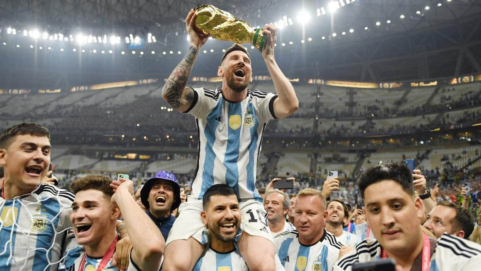 2022 Messi cùng tuyển Argentina vô địch WC